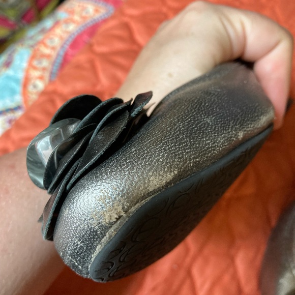 Silver ballet flats size 6.5 - Picture 2 of 5